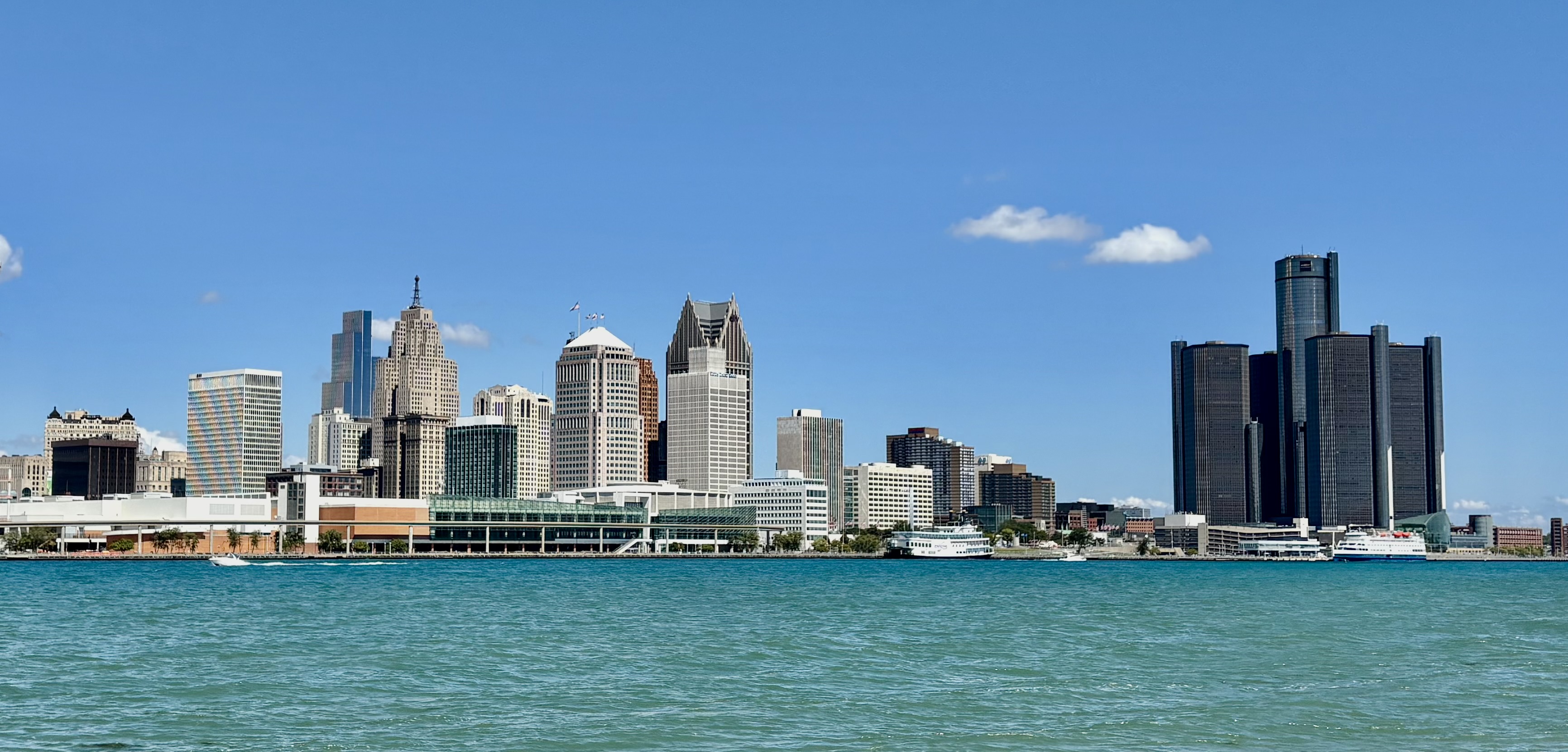 Downtown Chicago skyline with office towers along the river